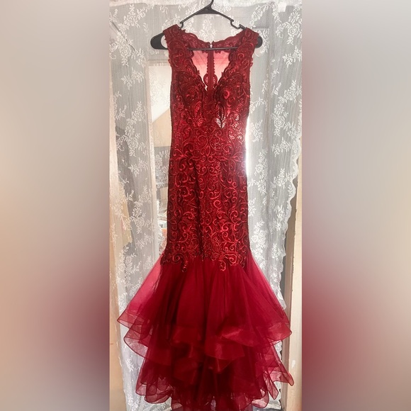 Chic Burgundy Lace Prom Dress - Picture 1 of 2